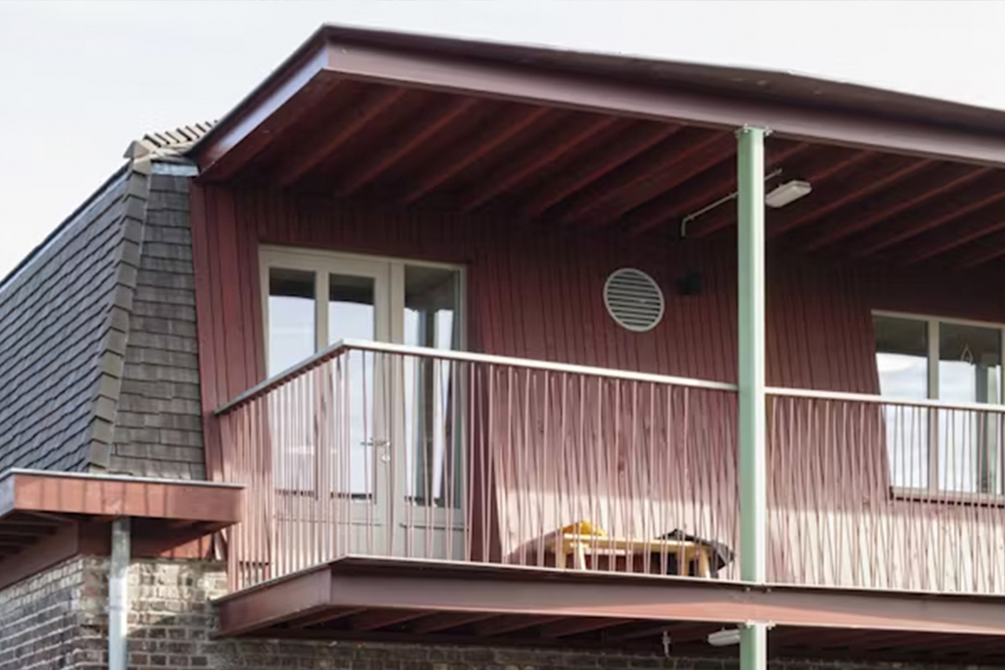 De identiteit van het bakstenen straatvolume