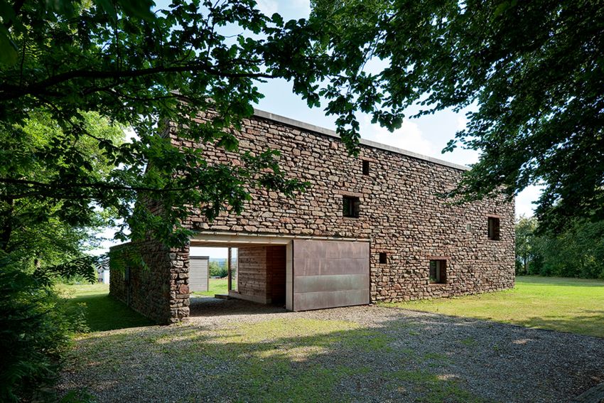 Herontdekking van de lokale steen: de zandstenen breukstenen van Nelles