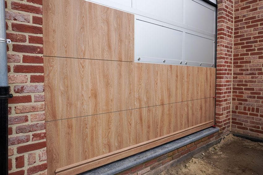 Sectionaalpoort krijgt architecturale afwerking met Frager Facade®