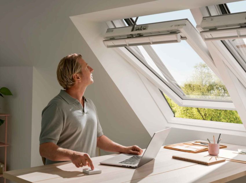 VELUX lanceert Een ‘slimme’ upgrade  voor manuele dakvensters