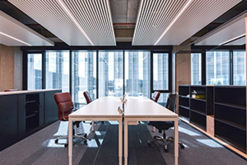 Slimme zonwering verlaagt koellast van kantoorgebouw Van Marcke