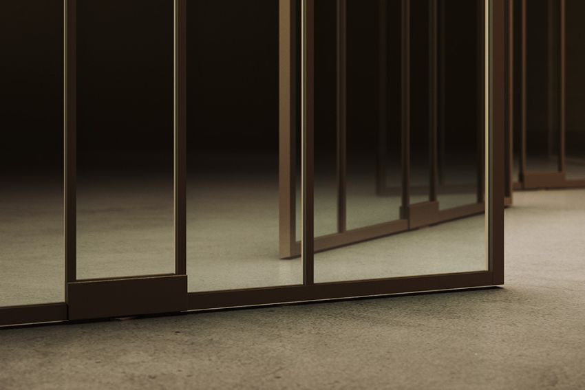 Divina Pivotica met gebogen profielen: creatieve upgrade voor een glaswand met pivotdeur