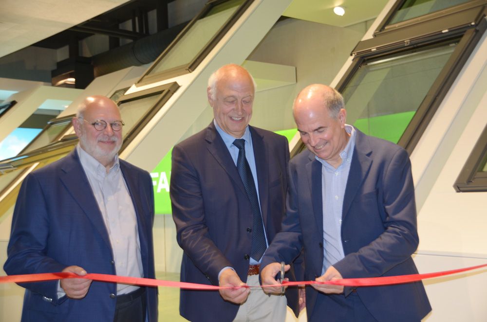Burgemeester Ranst opent gloednieuwe, uitgebreide showroom Albintra/FAKRO